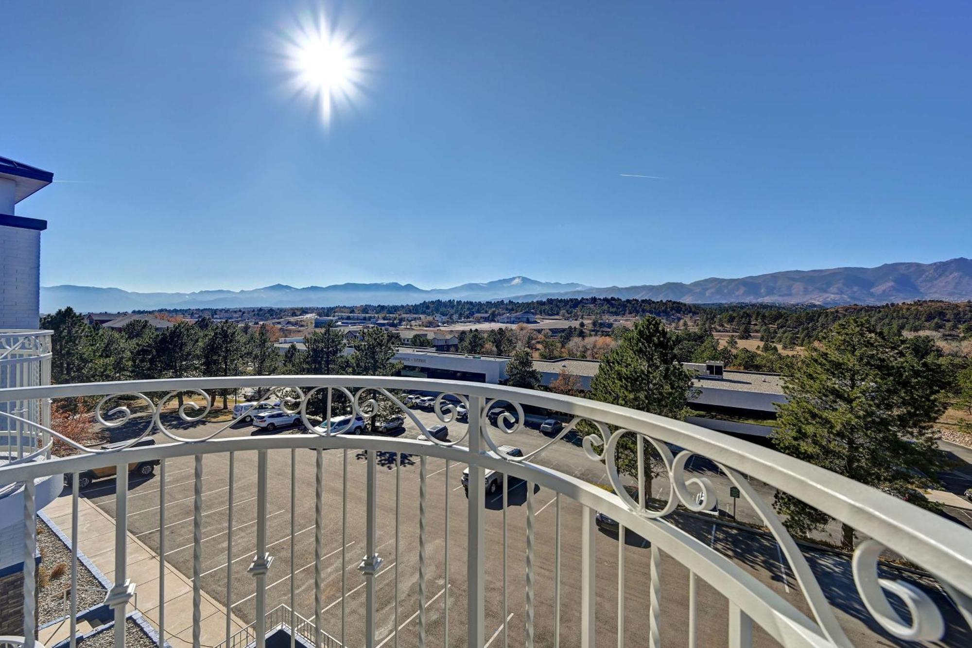 Embassy Suites By Hilton Colorado Springs Exterior foto